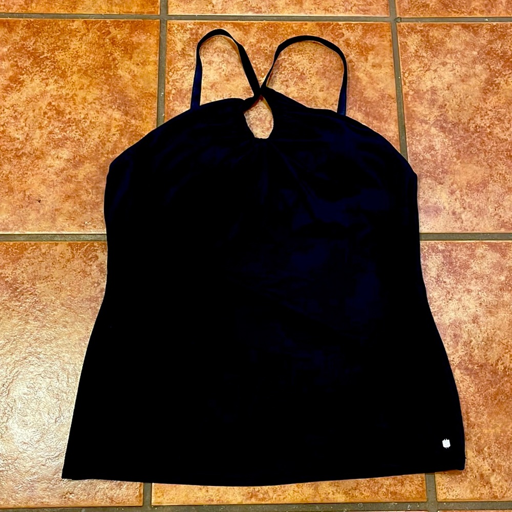 New Fabletics “Gail” Tank. The color is a rich black and size M. Stretchy sexy